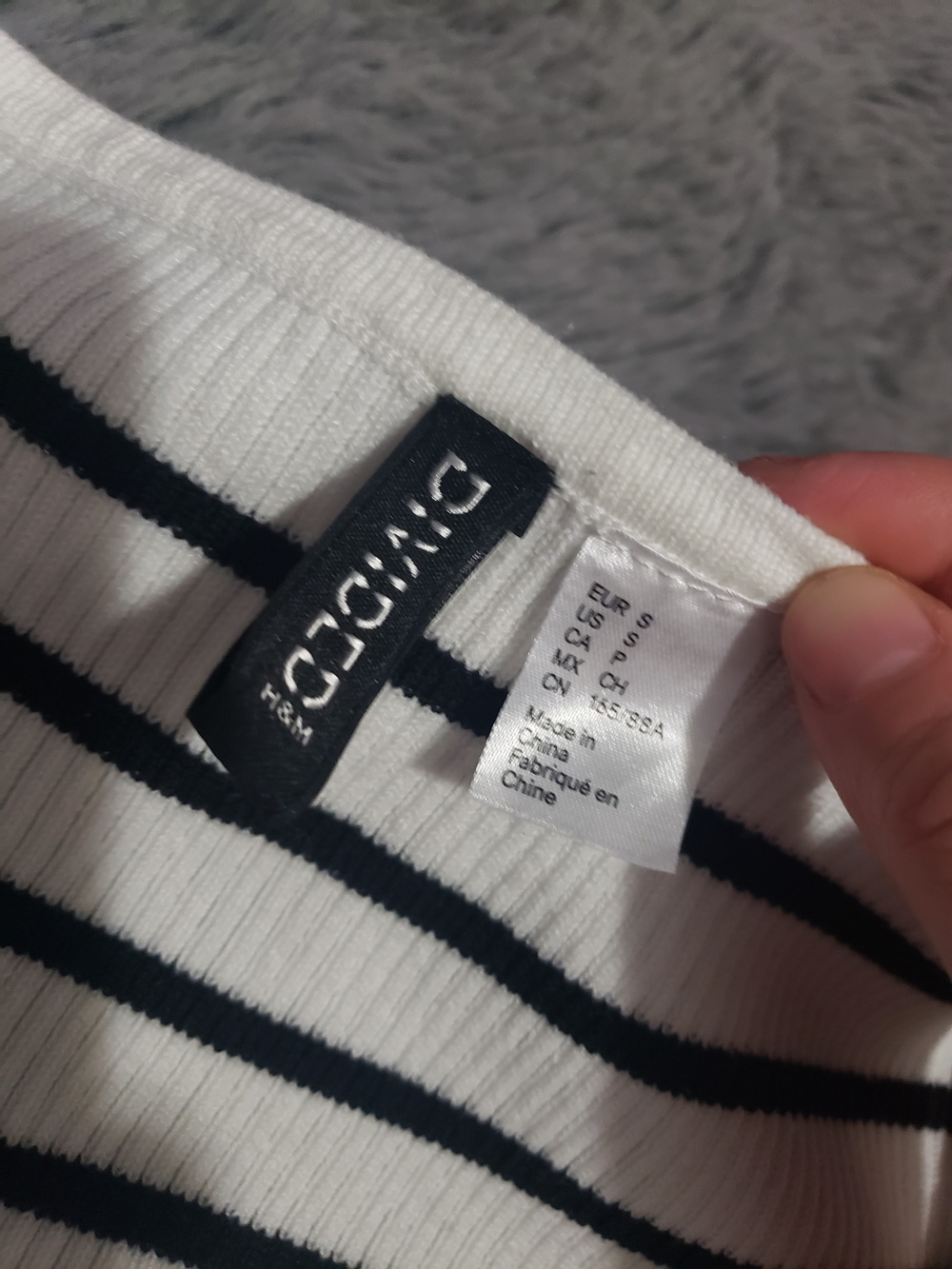 Women's White and Black Striped Ribbed Sweater - Small